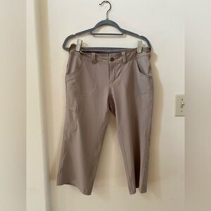 The North Face Women’s Size 6 Taupe Stretch Cargo Hiking Capri Pants